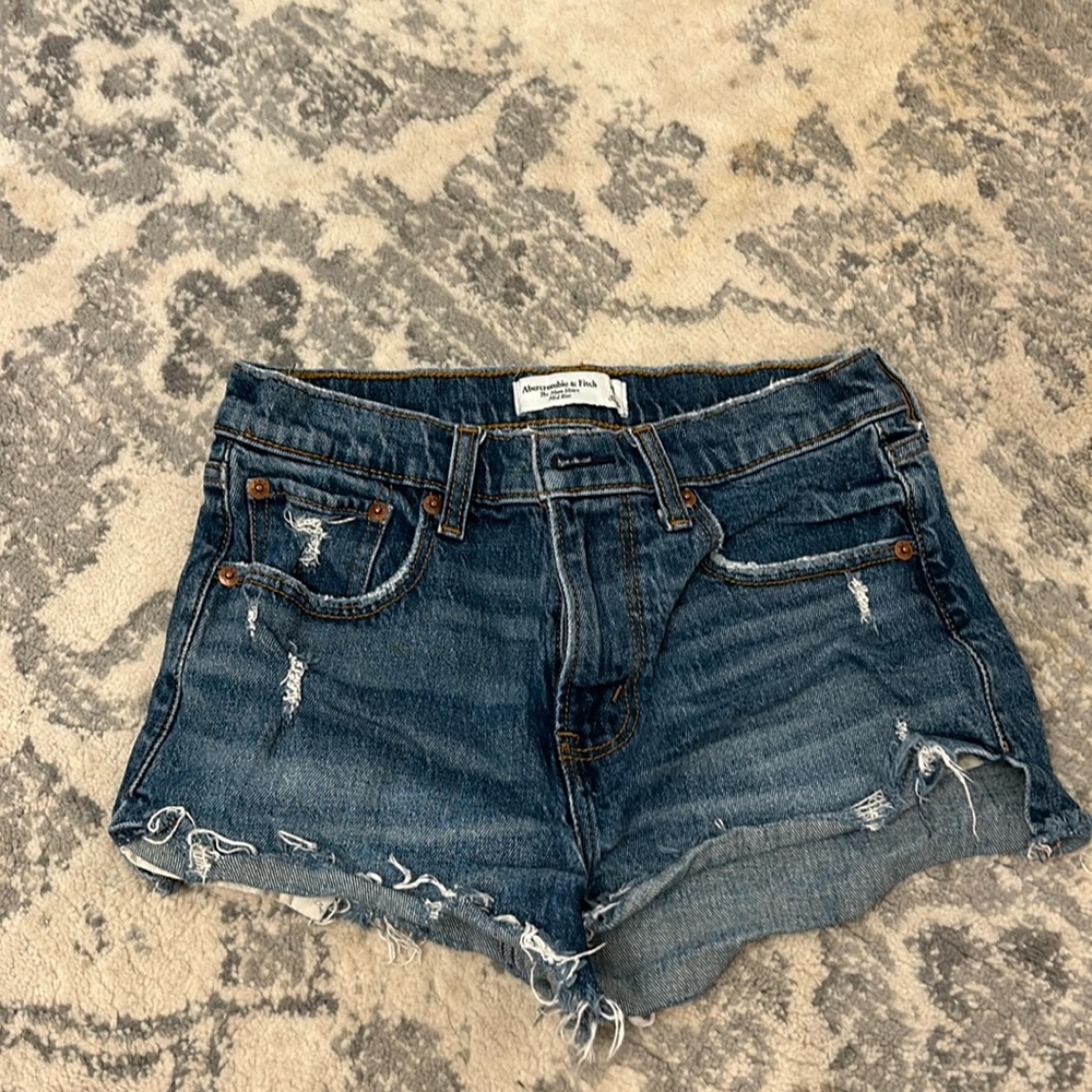 Abercrombie & Fitch mid rise mom short